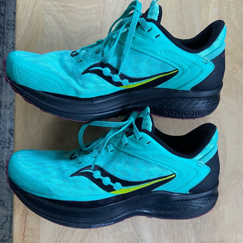 Saucony Women’s Peregrine Trail Sneaker. Size 9